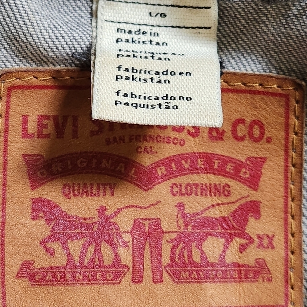 Women's Denim Jean Jacket Gray Distressed faded Cropped Collared LEVI STRAUSS - Picture 14 of 16